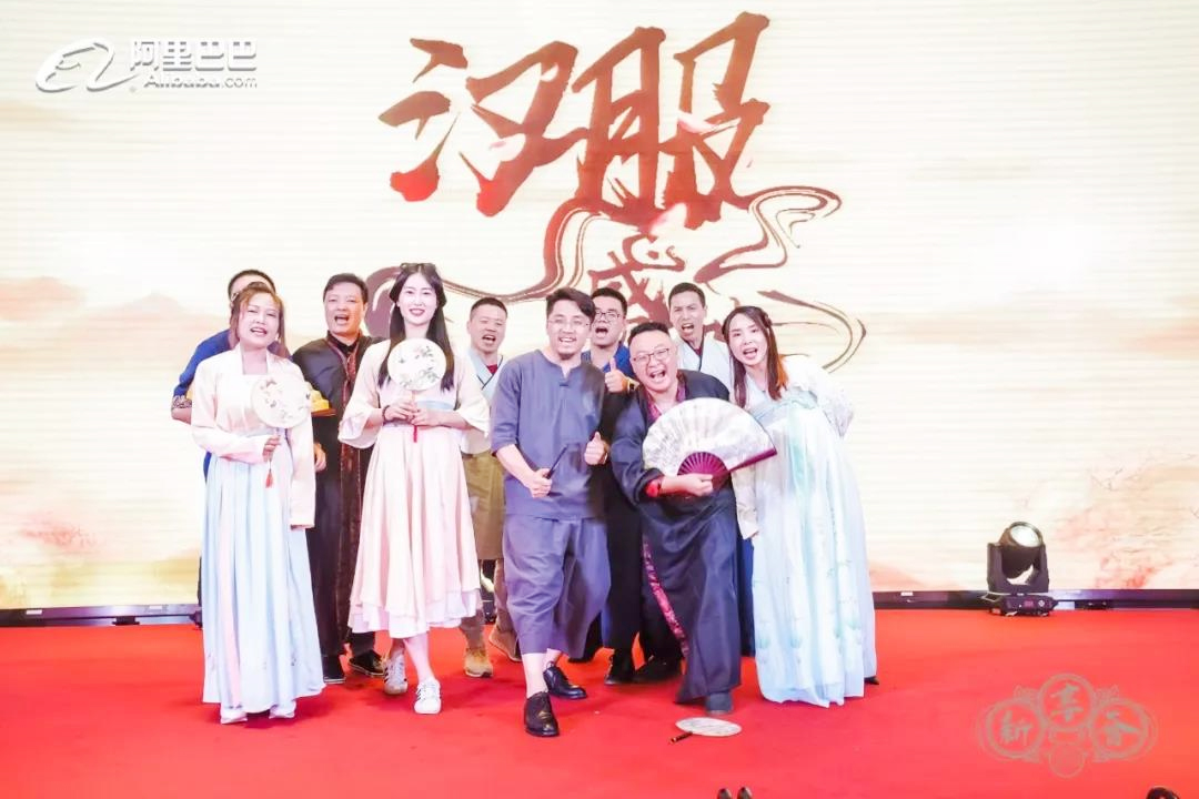 漢服表演團(tuán)隊(duì)合影
