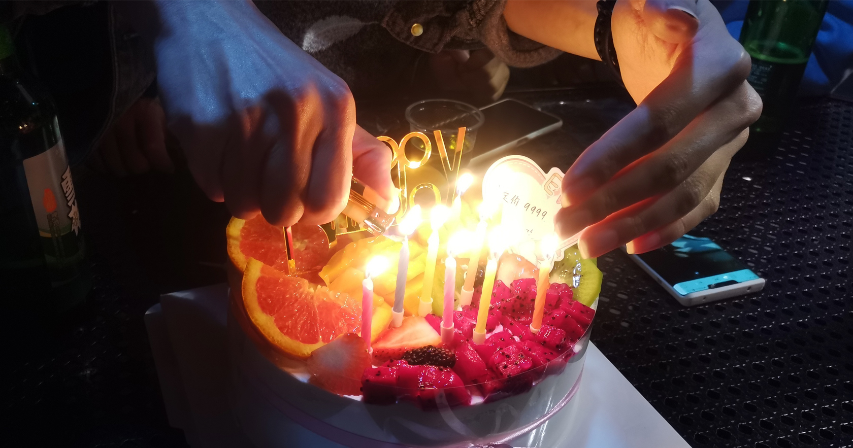 點上生日蠟燭