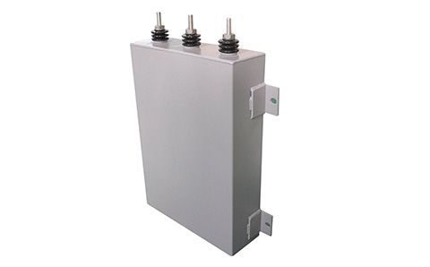 電容器的容量大小與什么有關(guān)？為什么？