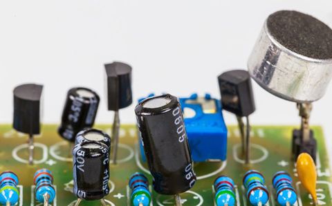 無功補償電容器漏油，可以繼續(xù)使用嗎？