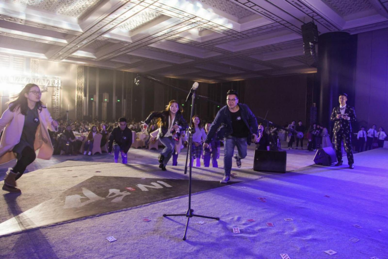 年會員工游戲活動(dòng)